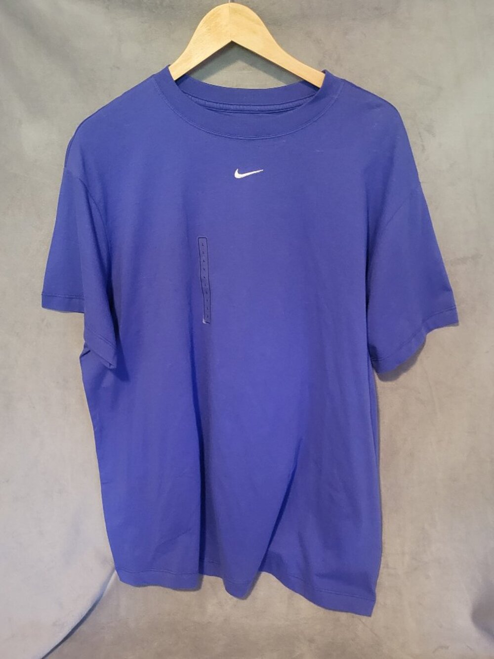 Nike The Nike Tee Women's Blue Loose Fit Crew Neck Short Sleeve T-Shirt L. NWT